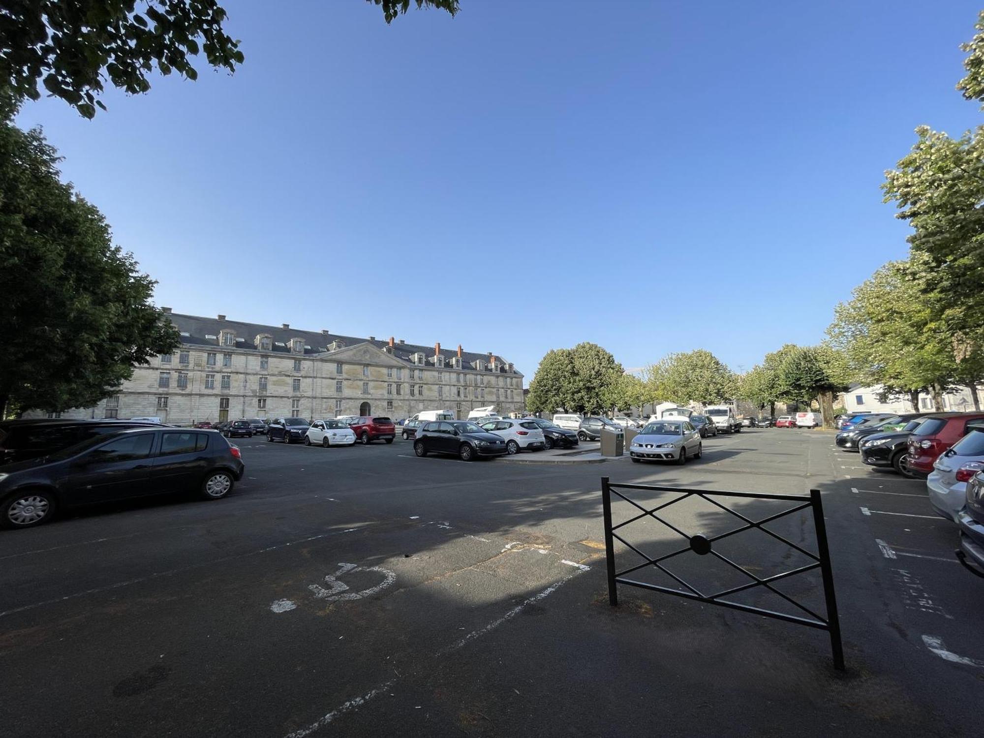 Chez Jean-Yves Et Zoe - Le Saint Andre - Au Calme, Tres Propre, Proche Parkings, Clim Lejlighed Niort Eksteriør billede